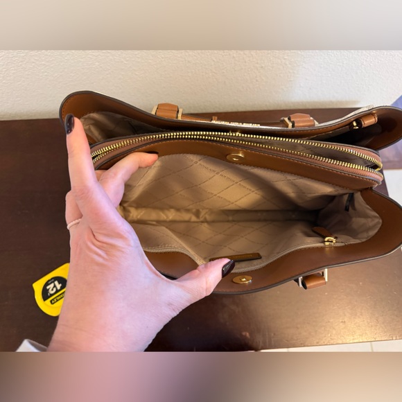 Michael Kors Savannah Large Satchel Cream and Brown Signature Tote - Picture 7 of 10